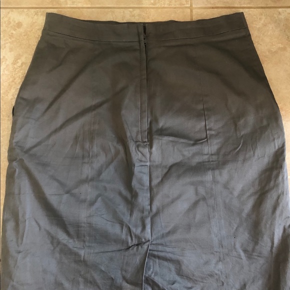 Gray pencil skirt with pockets - Picture 2 of 3